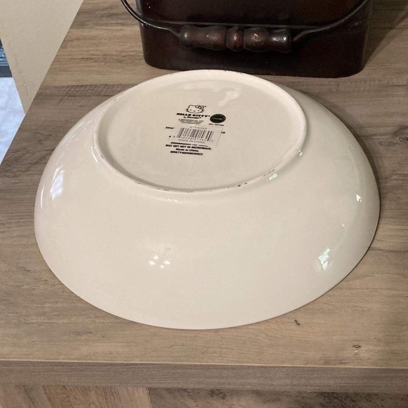 *CLEARANCE* 
HELLO KITTY LARGE CERAMIC PASTA BOWL - Picture 4 of 7